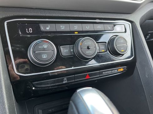 Used 2022 Volkswagen Atlas Cross Sport SE image 24