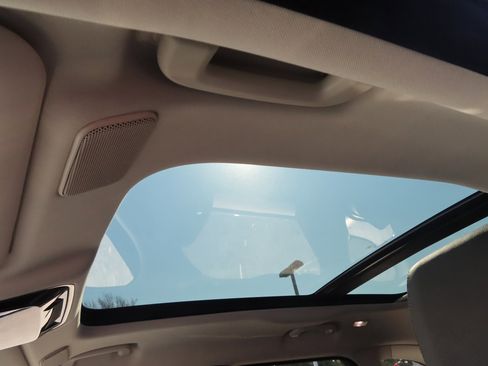 New 2025 Land Rover Range Rover Velar Dynamic SE image 25