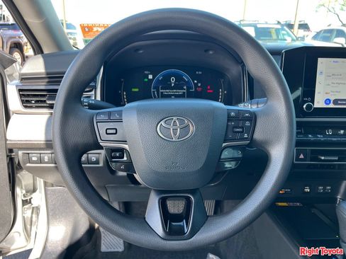 Used 2025 Toyota Camry LE AWD/4WD image 21