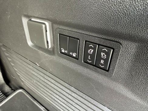 Used 2022 GMC Yukon Denali w/ Advanced Technology Package AWD/4WD image 49