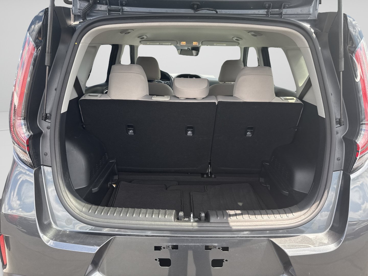 Used 2025 Kia Soul LX w/ LX Technology Package FWD image 10