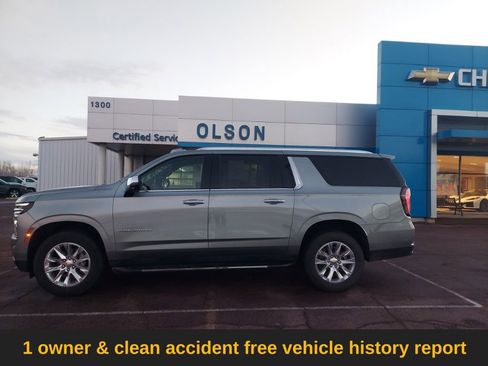 Used 2025 Chevrolet Suburban Premier image 3