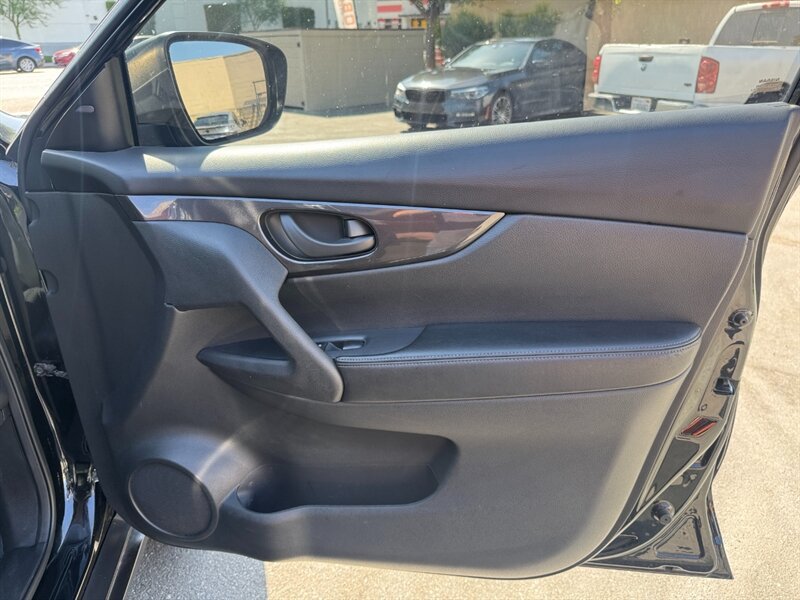 Used 2020 Nissan Rogue S FWD image 41