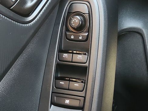 Certified 2025 Subaru Crosstrek 2.0i image 21
