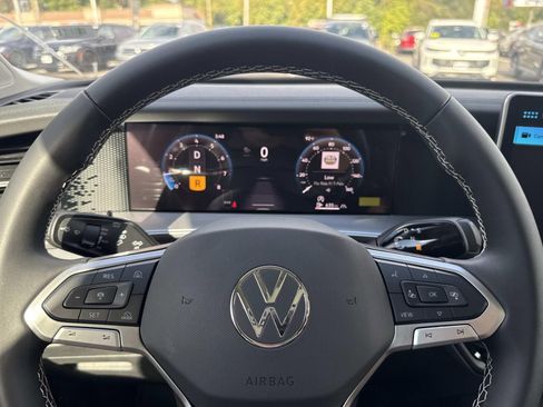 New 2025 Volkswagen Tiguan SE image 11