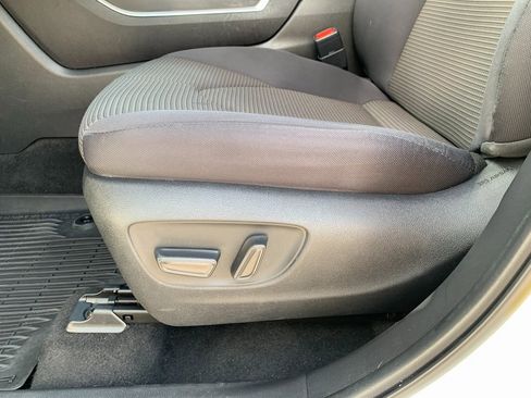 Used 2023 Toyota Highlander L image 21