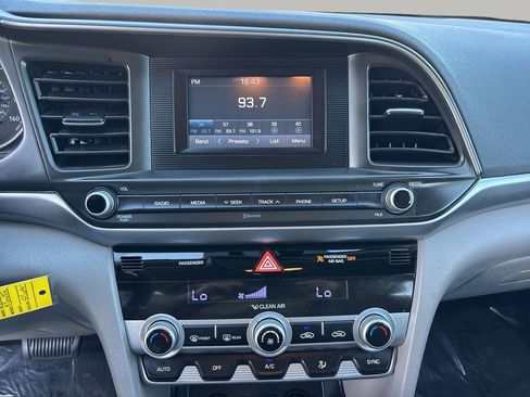 Used 2020 Hyundai Elantra SE image 20