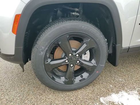 New 2025 Jeep Grand Cherokee L Altitude image 17