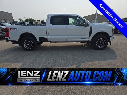 Used 2025 Ford F250 Platinum AWD/4WD image 1