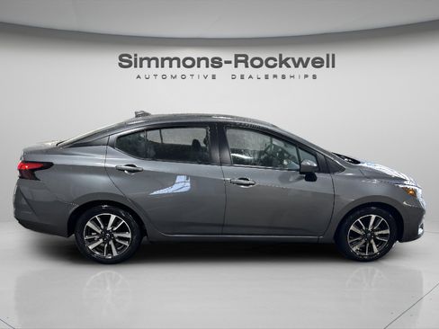 Used 2025 Nissan Versa SV image 4