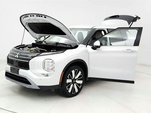 Used 2025 Mitsubishi Outlander SE AWD/4WD image 9