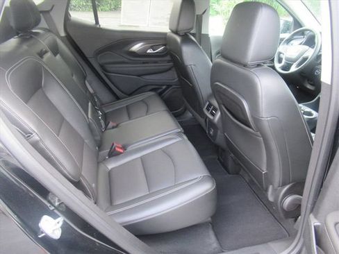 Used 2023 GMC Terrain SLT w/ Tech Package FWD image 33