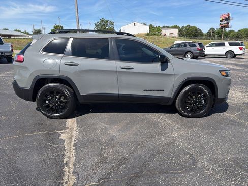 Used 2023 Jeep Cherokee Altitude Lux AWD/4WD image 10