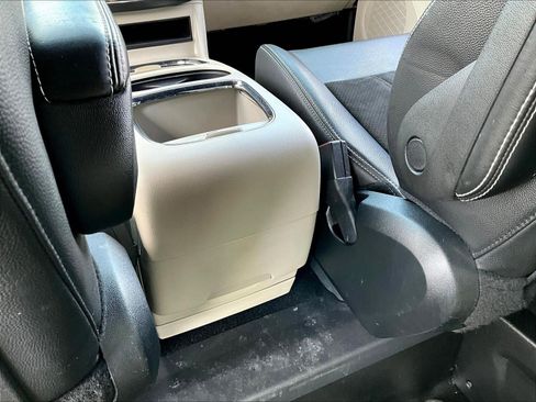 Used 2020 Dodge Grand Caravan SXT FWD image 10