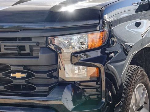 Used 2023 Chevrolet Silverado 1500 Custom image 2