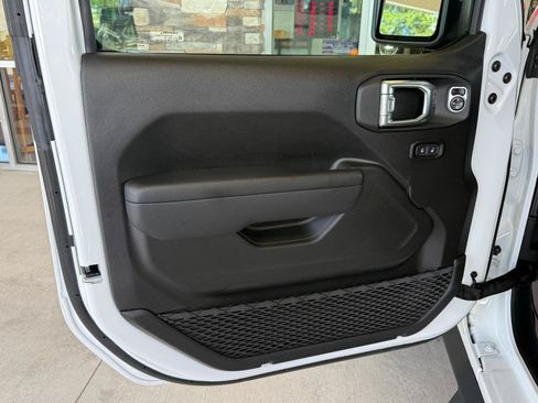 Used 2025 Jeep Wrangler Unlimited Sport AWD/4WD image 10
