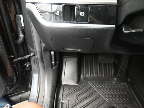 Used 2024 Kia Sportage EX FWD image 16
