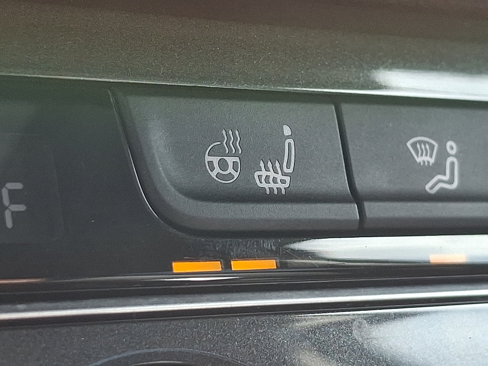Used 2021 Volkswagen Tiguan SEL AWD/4WD image 23