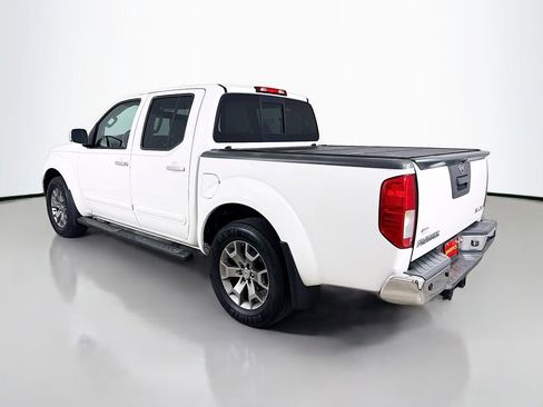 Used 2016 Nissan Frontier SL w/ Moonroof Package AWD/4WD image 6