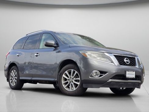 Used 2016 Nissan Pathfinder SV AWD/4WD image 2