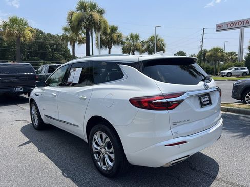 Used 2021 Buick Enclave Avenir w/ Avenir Technology Package AWD/4WD image 8