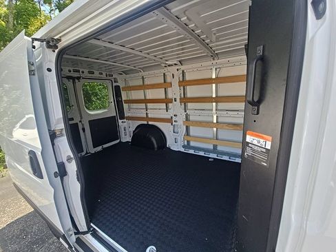 Used 2025 RAM ProMaster 2500 w/ U-Haul Equipment Group FWD image 15