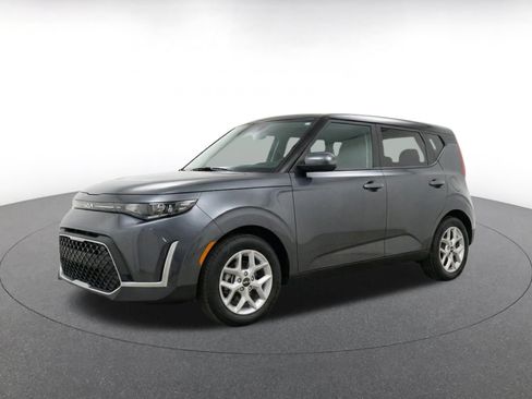 Used 2025 Kia Soul LX w/ LX Technology Package FWD image 3