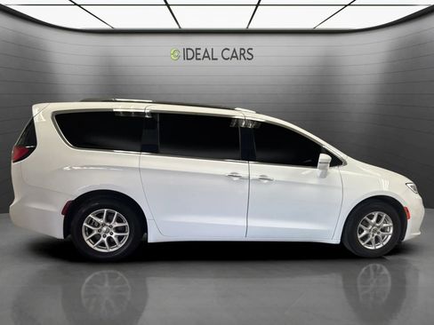 Used 2021 Chrysler Pacifica Touring-L FWD image 5