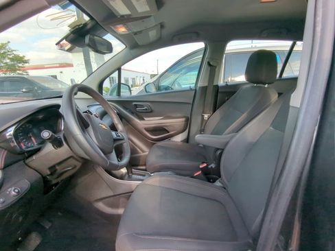 Used 2020 Chevrolet Trax LS AWD/4WD image 6