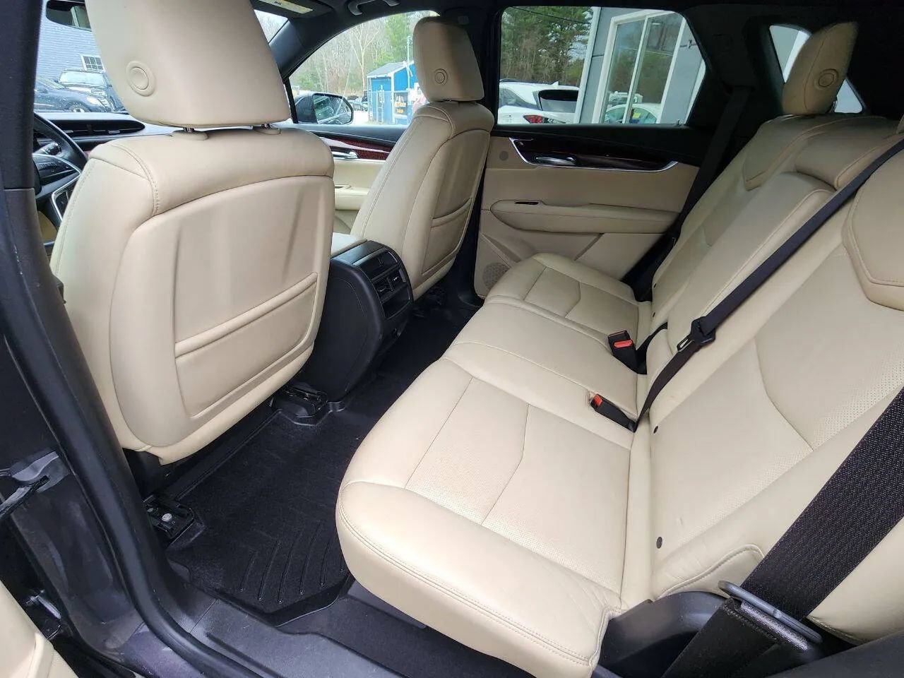 Used 2017 Cadillac XT5 Luxury w/ Driver Awareness Package AWD/4WD image 12