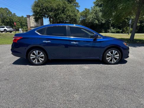 Used 2019 Nissan Sentra SV w/ Special Edition Package FWD image 7