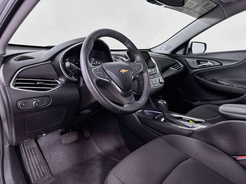 Used 2018 Chevrolet Malibu LT w/ Driver Confidence Package FWD image 9