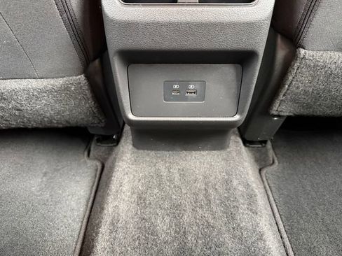 Used 2023 Nissan Rogue SV image 30