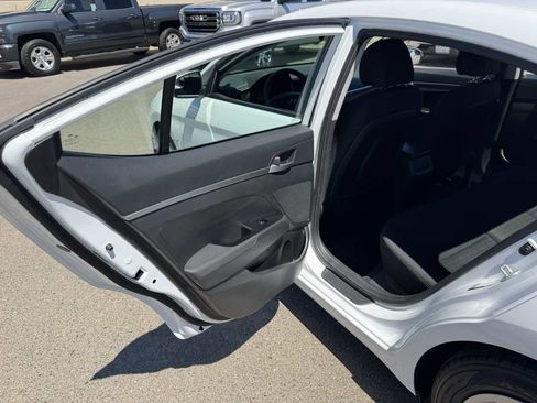 Used 2020 Hyundai Elantra SE w/ Cargo Package (C1) FWD image 18
