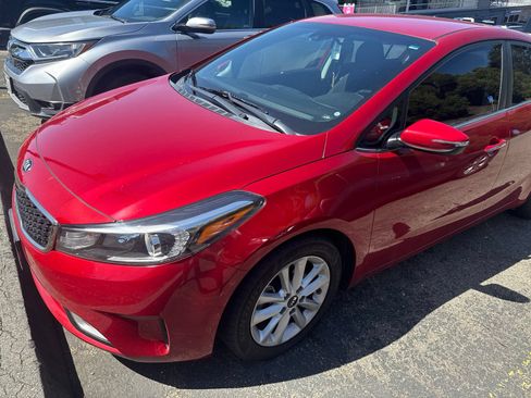 Used 2017 Kia Forte S w/ S Technology Package FWD image 3