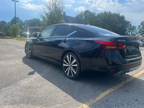 Used 2022 Nissan Altima 2.5 SR FWD image 4