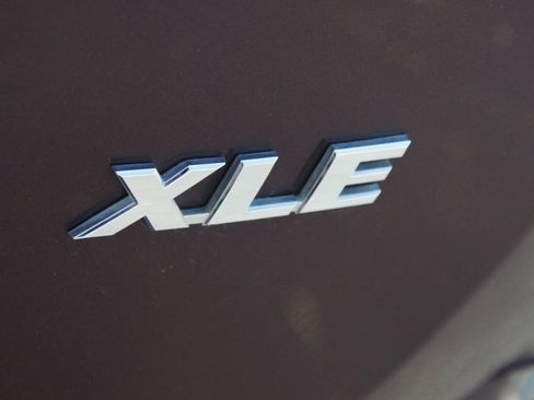 Used 2017 Toyota RAV4 XLE FWD image 20