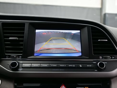 Used 2017 Hyundai Elantra Limited FWD image 16