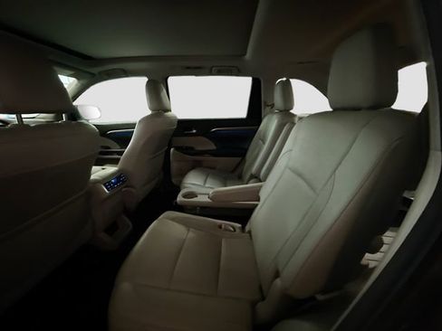 Used 2017 Toyota Highlander Limited Platinum image 27