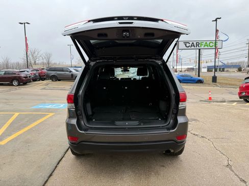 Used 2021 Jeep Grand Cherokee Laredo X image 11