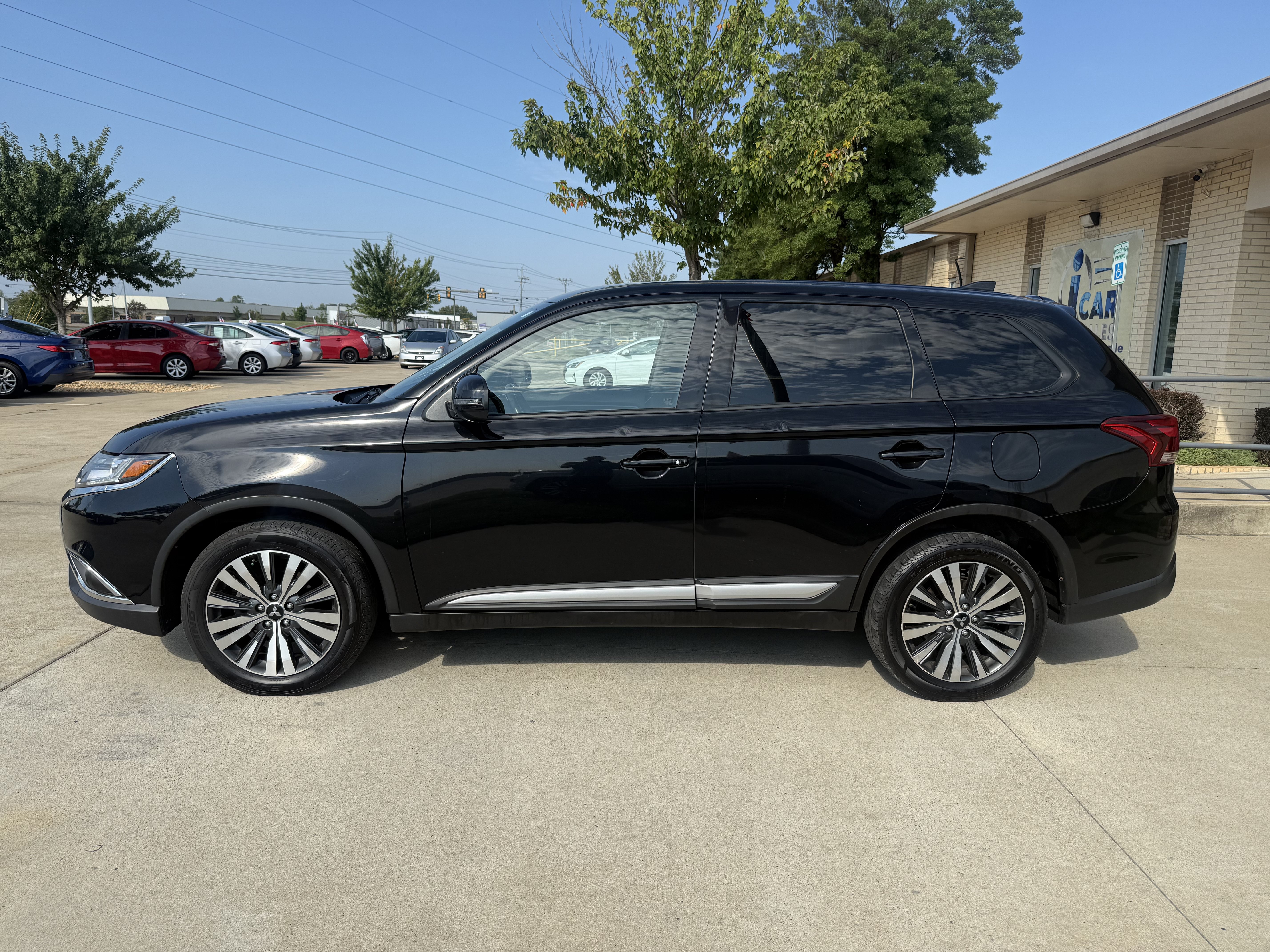 Used 2020 Mitsubishi Outlander SE AWD/4WD image 4
