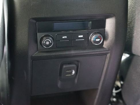 Used 2023 Chevrolet Traverse LT image 10