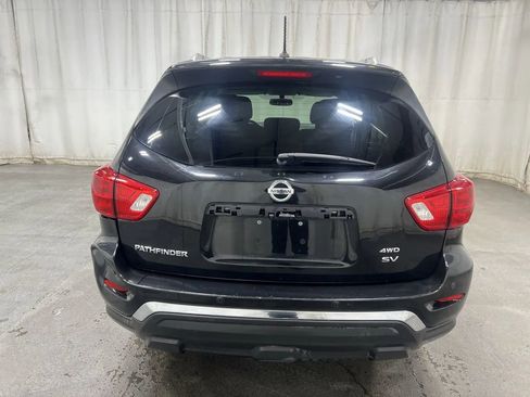Used 2018 Nissan Pathfinder SV image 3