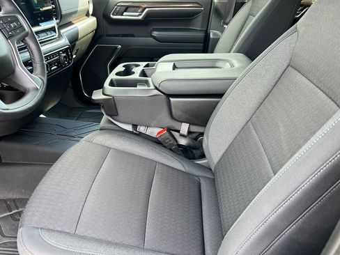 Used 2024 Chevrolet Silverado 1500 LT w/ Convenience Package II AWD/4WD image 11