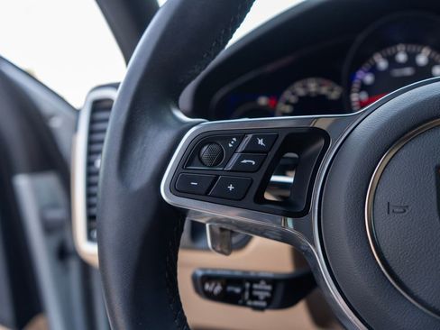 Used 2023 Porsche Cayenne AWD/4WD image 19