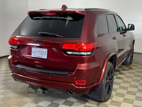 Used 2018 Jeep Grand Cherokee Altitude AWD/4WD image 4