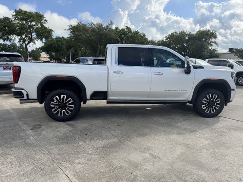Used 2025 GMC Sierra 2500 Denali Ultimate AWD/4WD image 7
