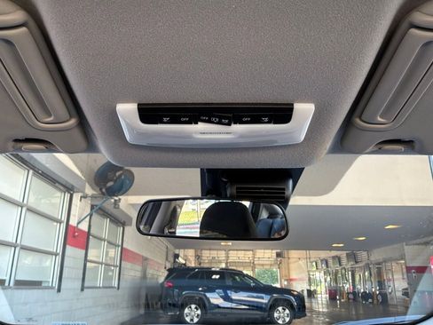 Used 2025 Nissan Versa SV FWD image 15