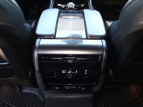 Used 2024 Jeep Wagoneer L 4WD w/ Premium Group I image 15