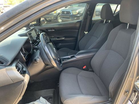 Used 2018 Toyota C-HR XLE FWD image 8